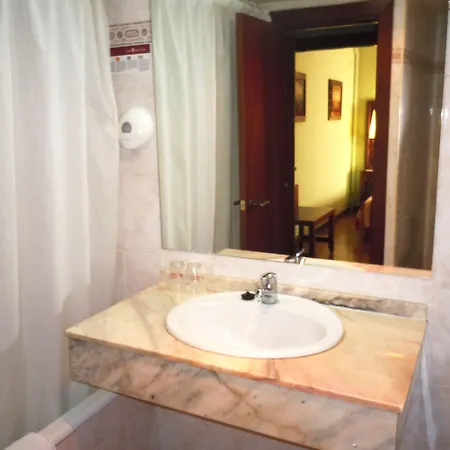 Urogallo Hotel 2*