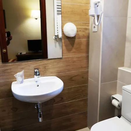 Urogallo Hotell 2*