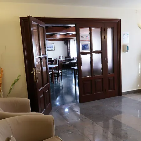 Urogallo Hotel 2*