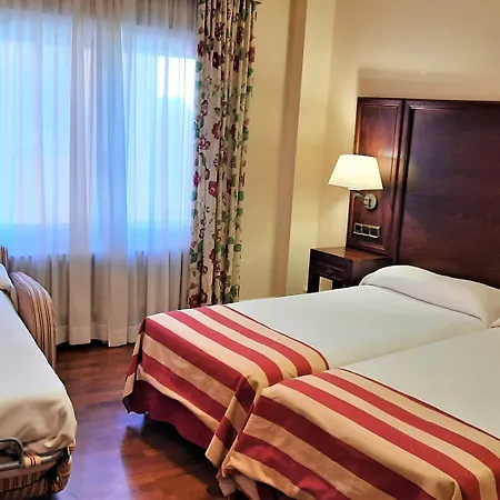 Urogallo Hotel 2*